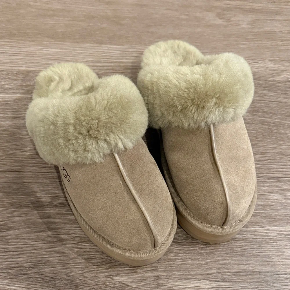 Cozy Tan UGG Fur-Lined Slippers - Picture 2 of 6
